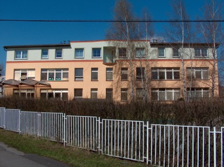 Mateřská škola a byty nad ní :)